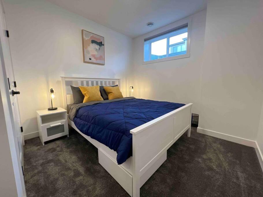 Newly Built 2 Bedroom Suite With Free Parking - Close To Banff National Park, Calgary Exterior photo