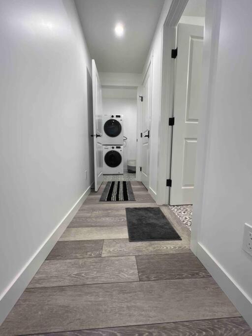 Newly Built 2 Bedroom Suite With Free Parking - Close To Banff National Park, Calgary Exterior photo
